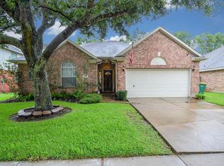 827 Norfolk Dr, Pearland, TX 77584
