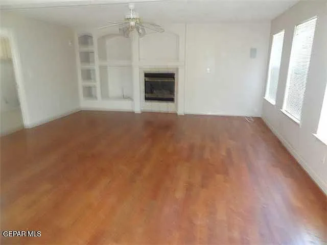 7481 Umbria Dr — Photo 14