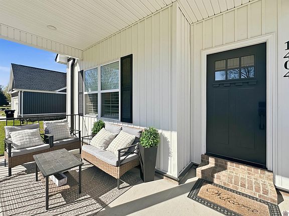 3rd image of 1404 Doran Rd S