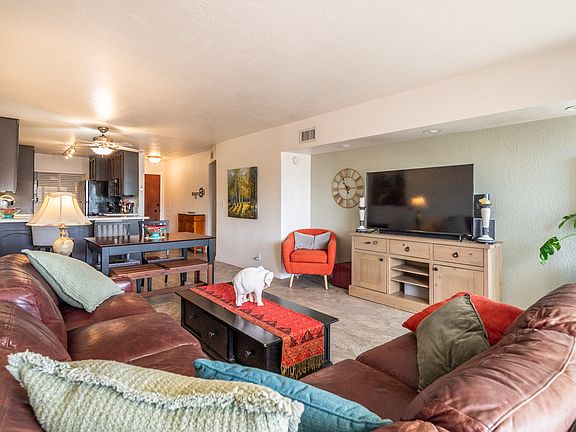2nd image of 8220 Vincetta Dr Unit 4