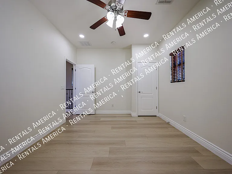 1081 N Mason Dr — Photo 33