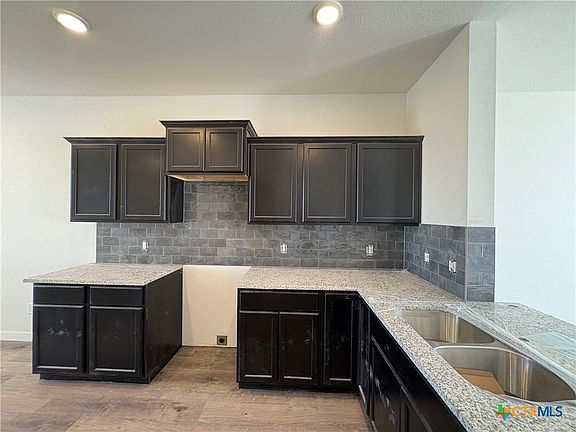 4th image of 1418 Dowdy Dr