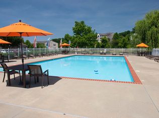 32 White Pine Cir APT 100, Stafford, VA 22554