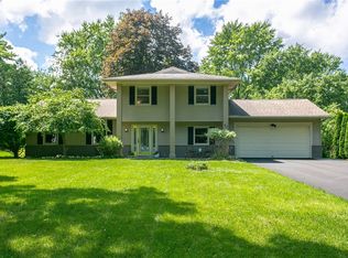 92 Holley Brook Dr, Penfield, NY 14526
