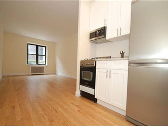 5th image of 312-320 W 23rd St #2N