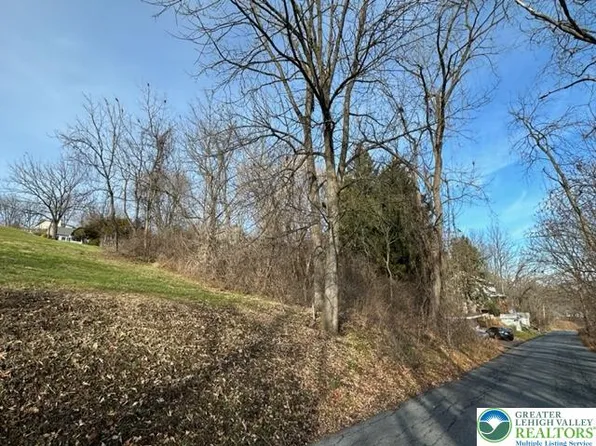 5339 Hillside Ave, Whitehall, PA 18052