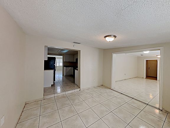 4th image of 6802 Heatherfield Dr