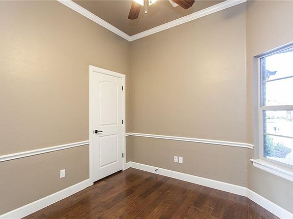 3rd image of 5704 Saint James Pl