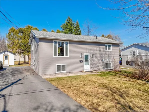 12 Lapointe St, Fredericton, NB E3A 4Y5