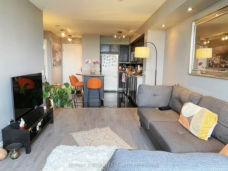 78 Harrison Garden Blvd #1404 — Photo 8