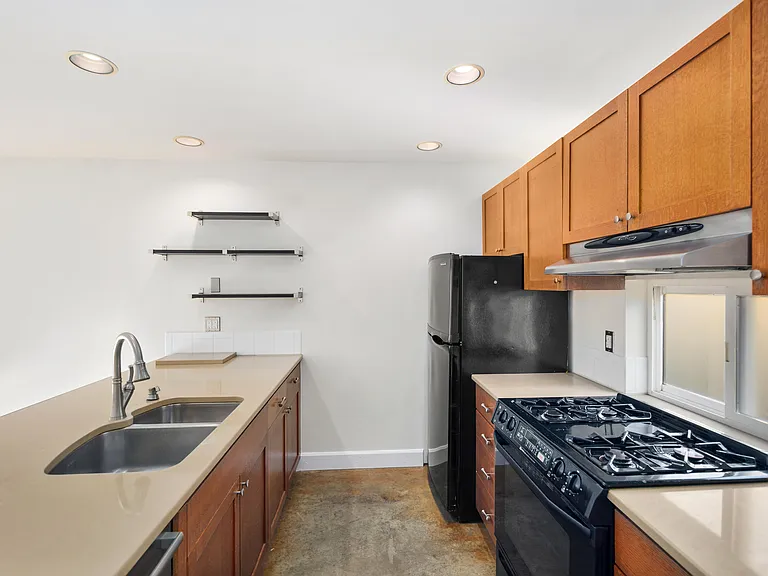112 22nd Ave — Photo 16