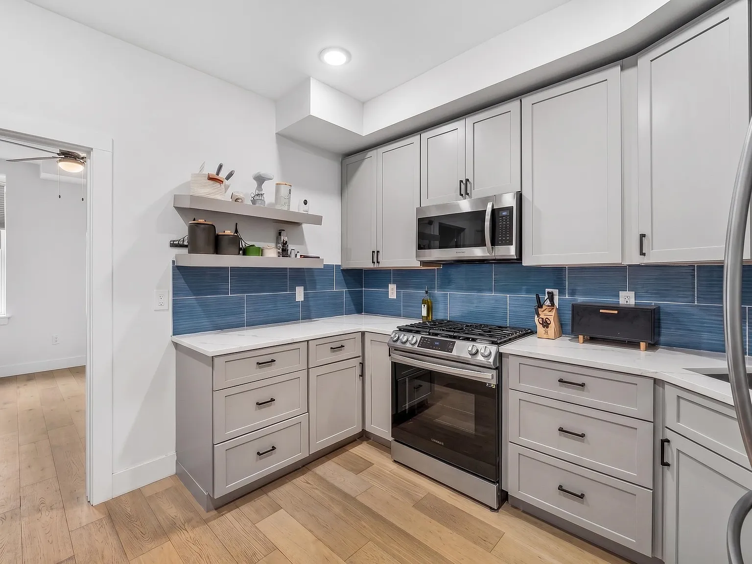 2 bed, 1.0 bath, $3,650 — Photo 3