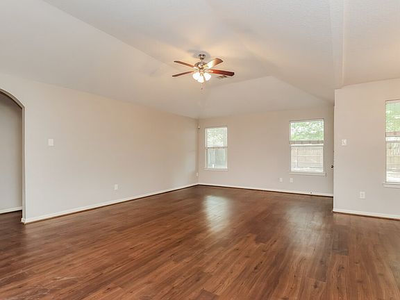 5th image of 9808 Woodhollow Dr