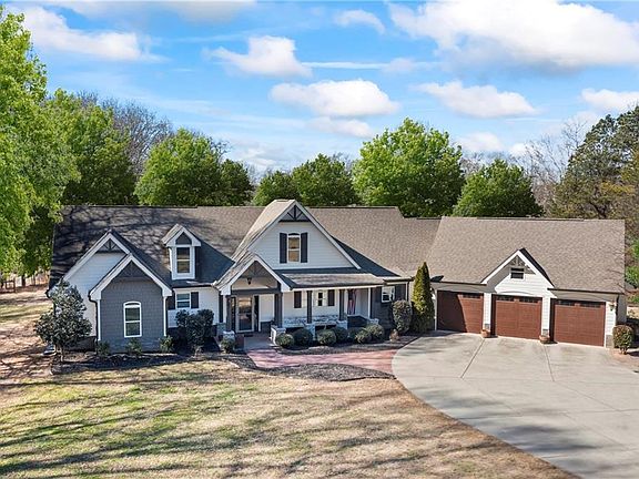 3rd image of 641 Bill Watkins Rd