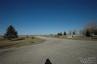 3rd image of 1649 N Lakeview Dr