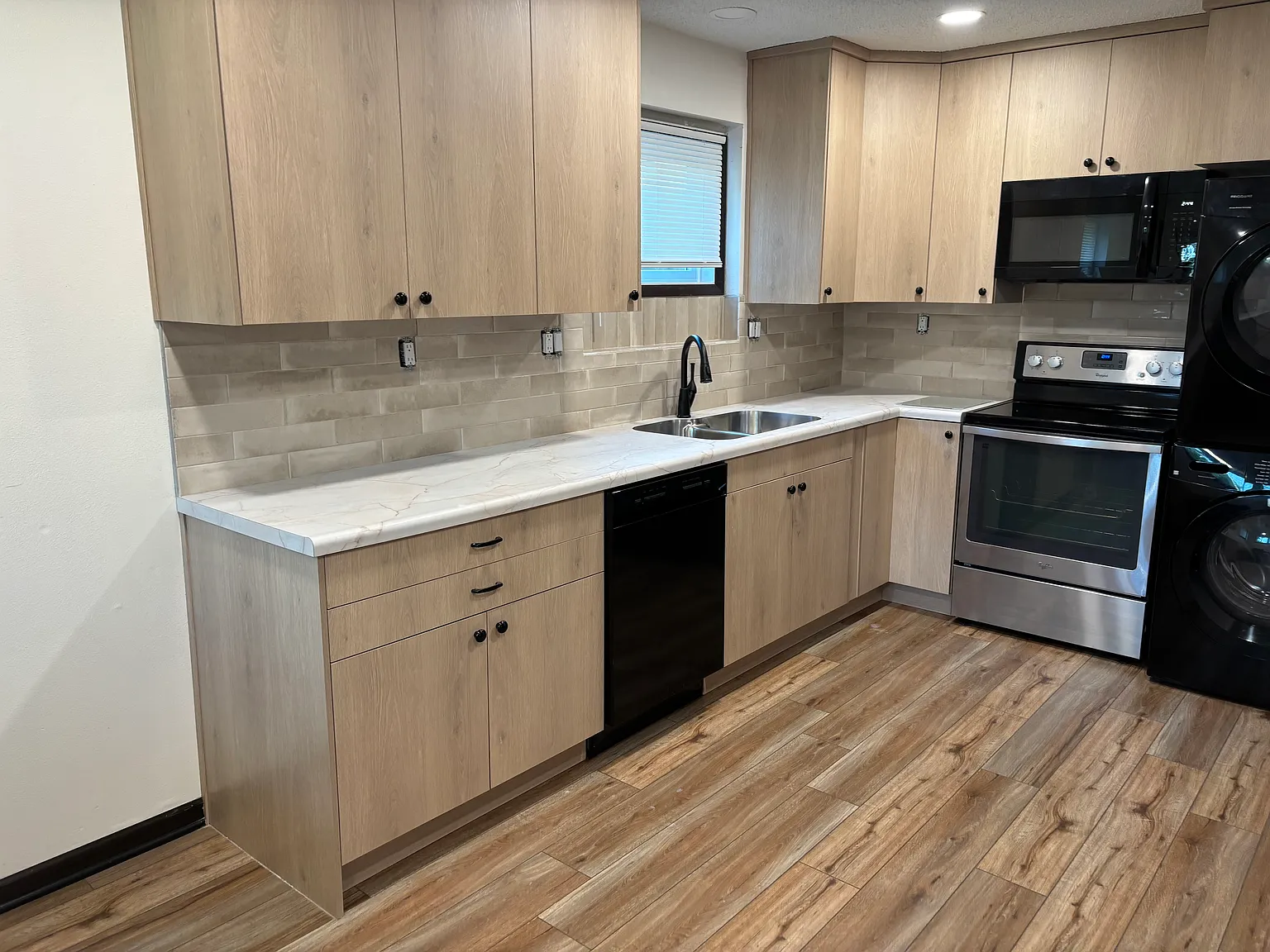 305 Abraham Dr — Photo 4