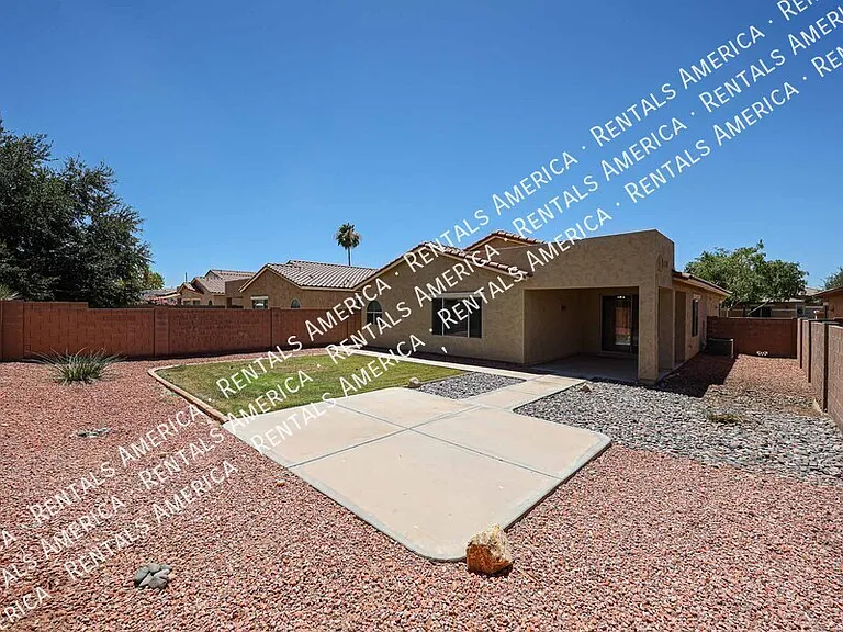 876 E Riviera Pl — Photo 32