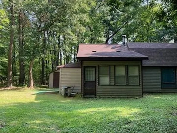 N8252 Red Oak Ln, Neshkoro, WI 54960