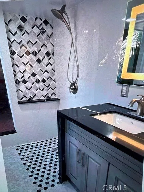 Studio, 300 sqft, $3,900 — Photo 4