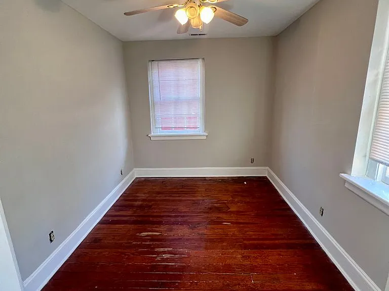 200 W Franklin St — Photo 7
