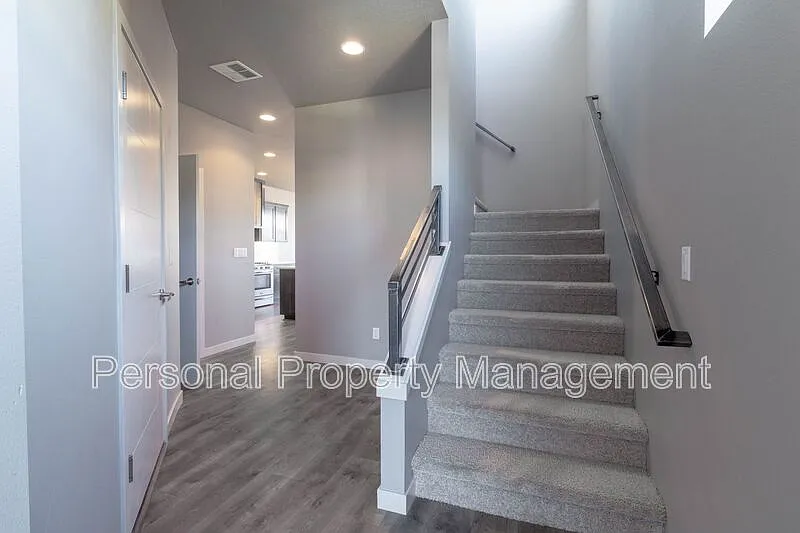 3 bed, 2.5 bath, 1807 sqft, $2,495 — Photo 2
