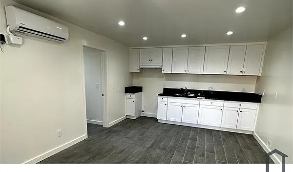 957 W 45th St #959-3-4 — Photo 3
