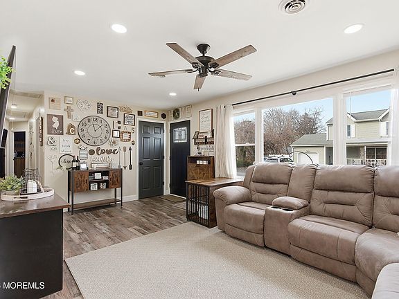 5th image of 137 Spray Avenue