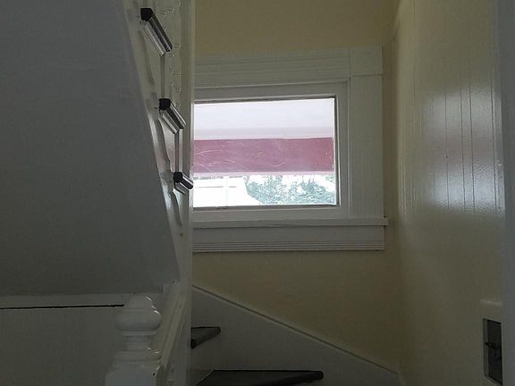 3rd image of 702 Luttrell St APT 3