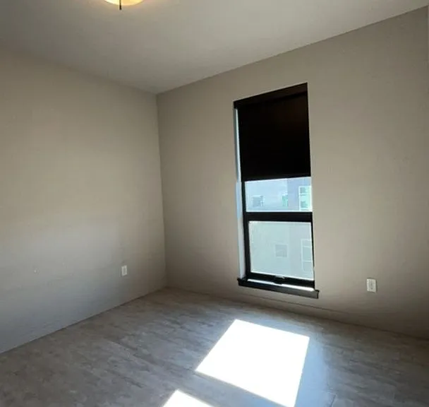 121 S Holly — Photo 38