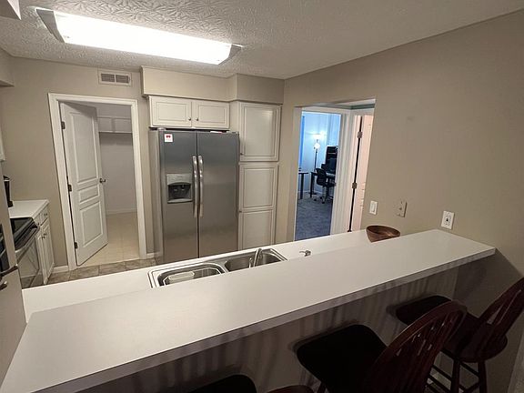 5th image of 6112 Oakbridge Way APT 103