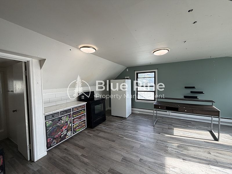 2nd image of 458 H St #2