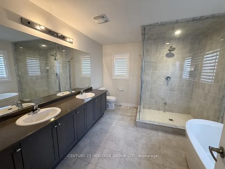 1449 Farrow Cres — Photo 17