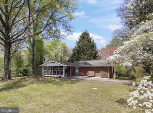1952 Donna Ln, Woodbridge, VA 22191