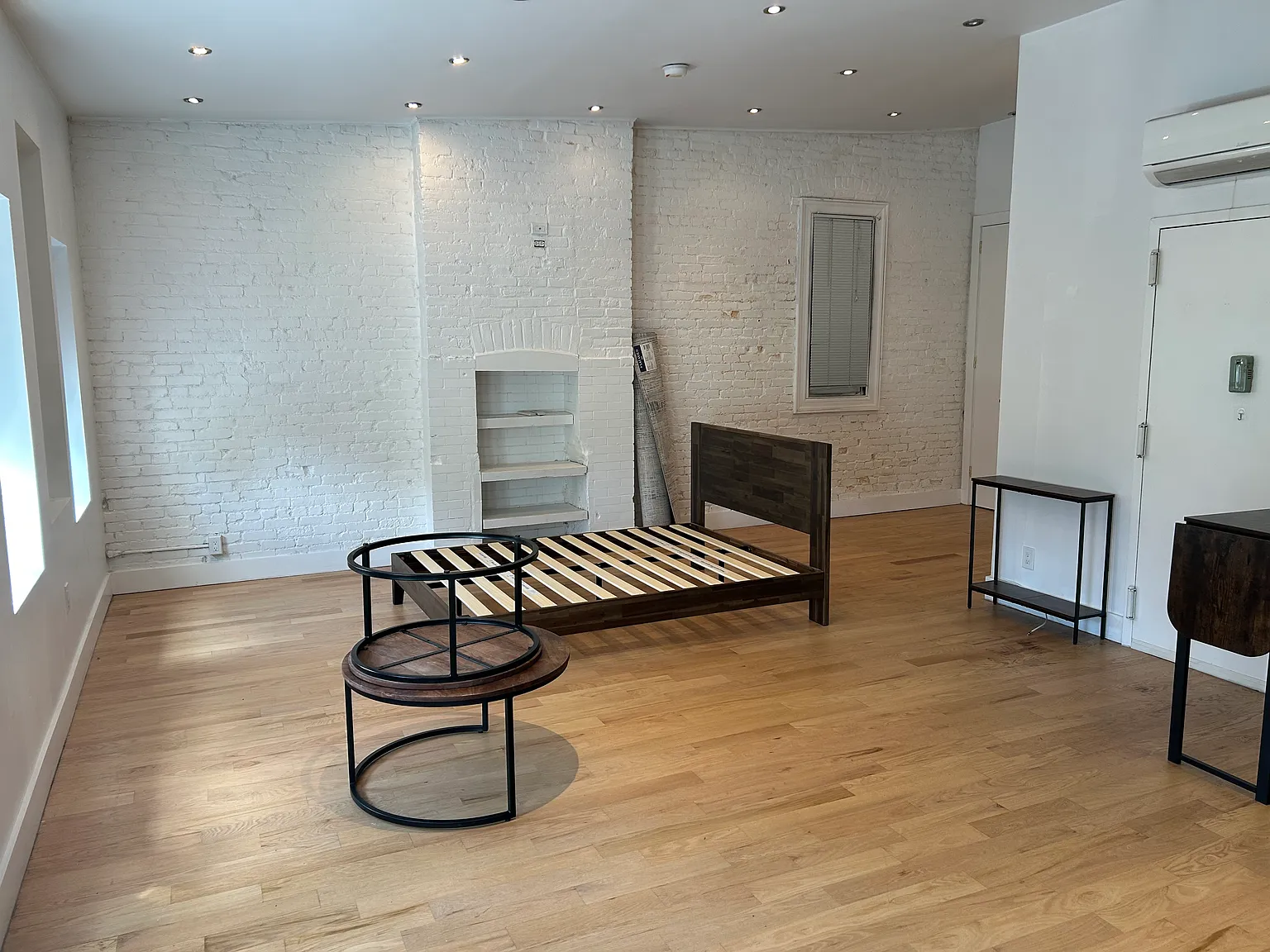 98 Moore Street — Photo 2