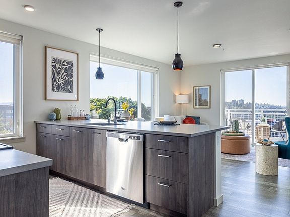 4th image of 123 Broadway APT 701