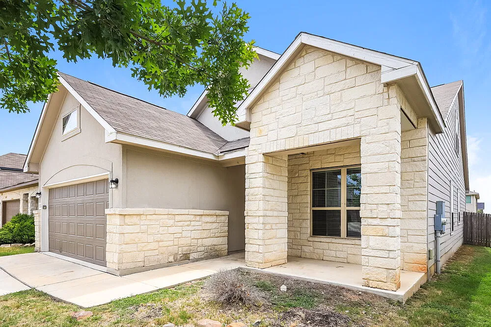 4 bed, 3.0 bath, 2358 sqft, $2,070 — Photo 4