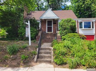 17 Danna Way, Saddle Brook, NJ 07663