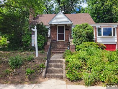 17 Danna Way, Saddle Brook, NJ, 07663
