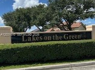 9136 NW 192nd Ter, Hialeah, FL 33018