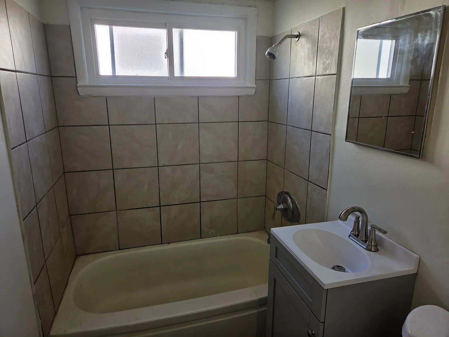 3 bed, 1000 sqft, $1,350 — Photo 4