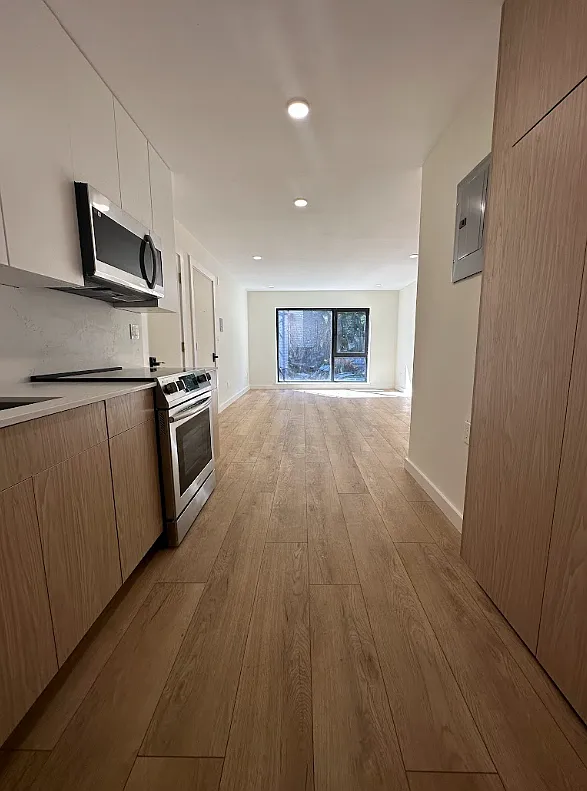 2 bed, 890 sqft, $3,600 — Photo 2