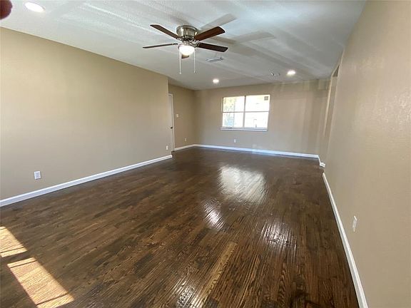 5th image of 621 Bur Oak Dr