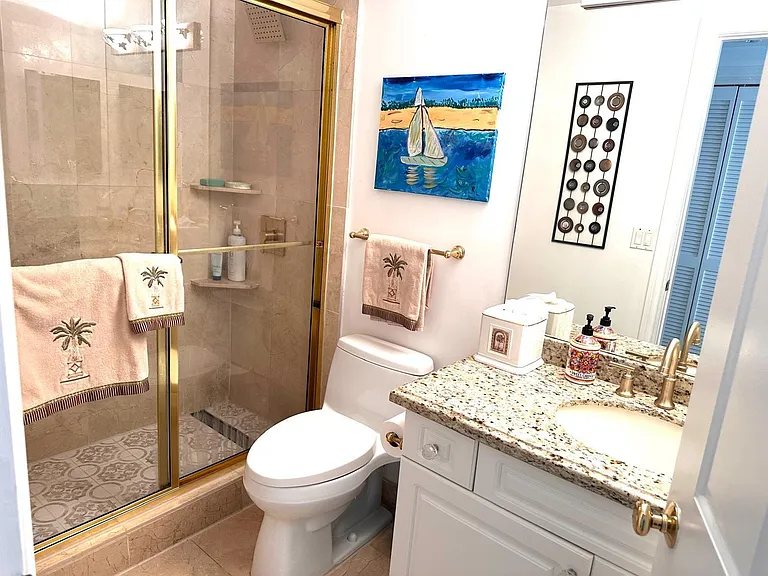 233 SE 21st Ave #101 — Photo 15
