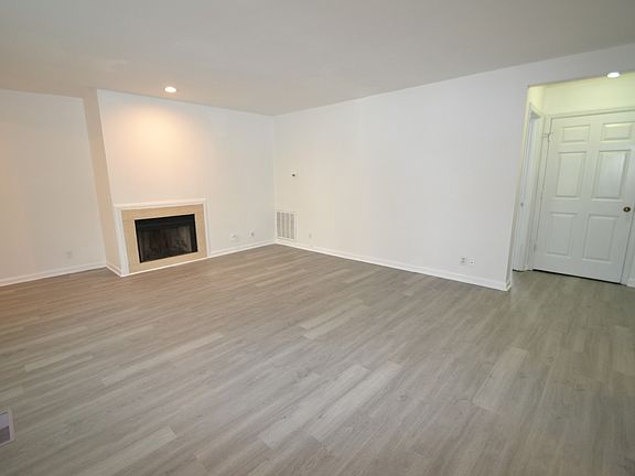 2nd image of 2135 Acklen Ave APT 9