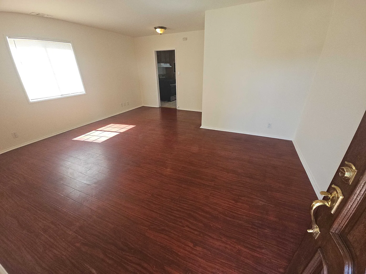 3 bed, $4,000 — Photo 4