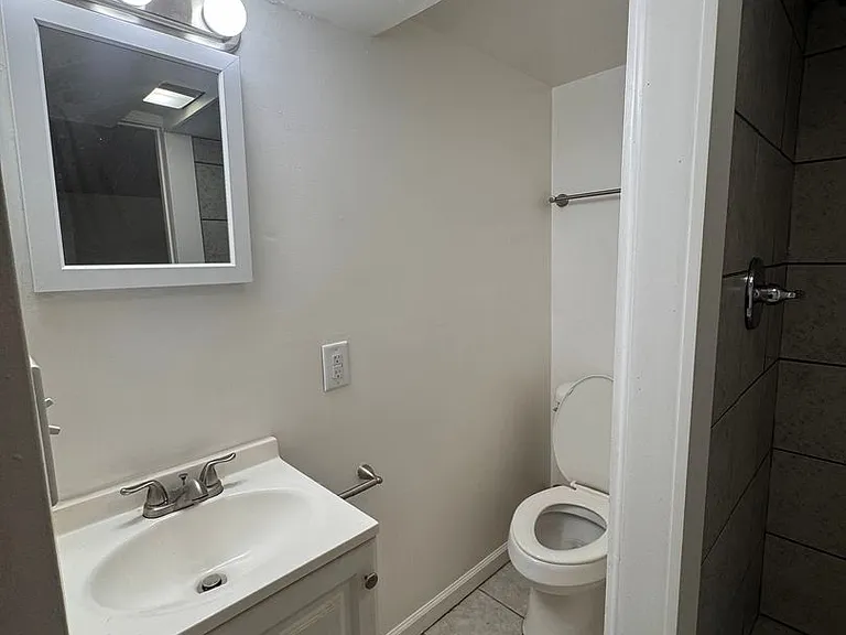 1117 N B St — Photo 5
