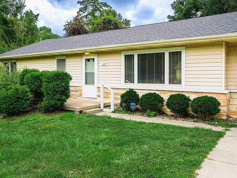 117 N Hillsdale Dr — Photo 1