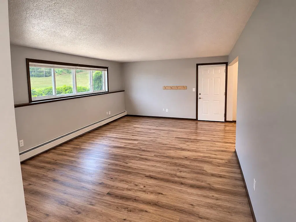 803 3rd Ave NE — Photo 3