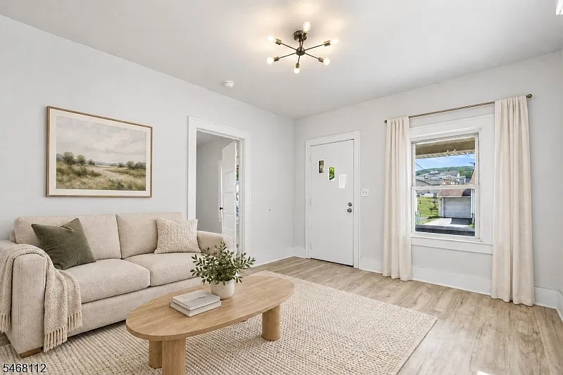 2 bed, 1.0 bath, $2,300 — Photo 2