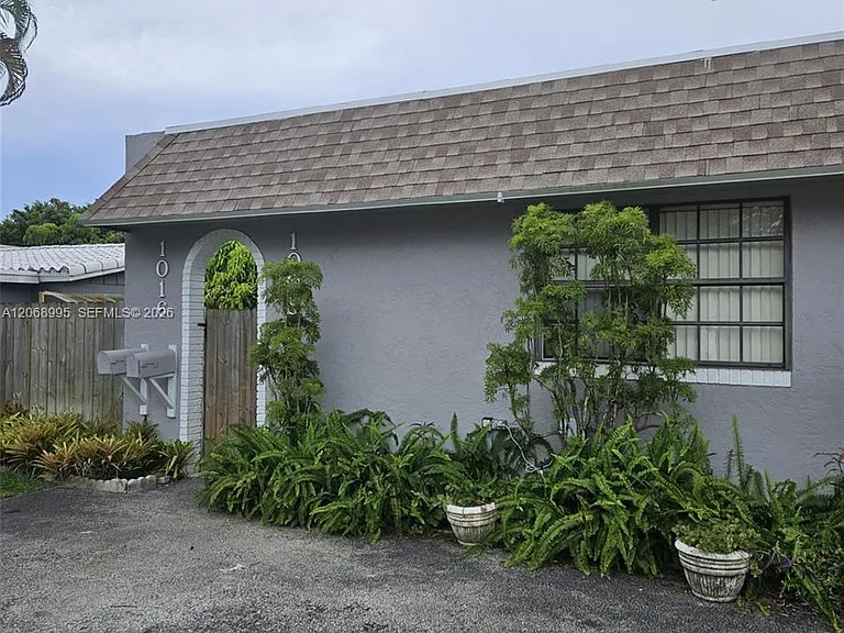 1008 NE 34th Ct #A — Photo 1